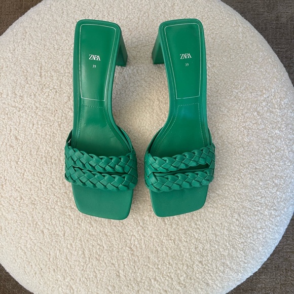 Zara Heel - Picture 2 of 2